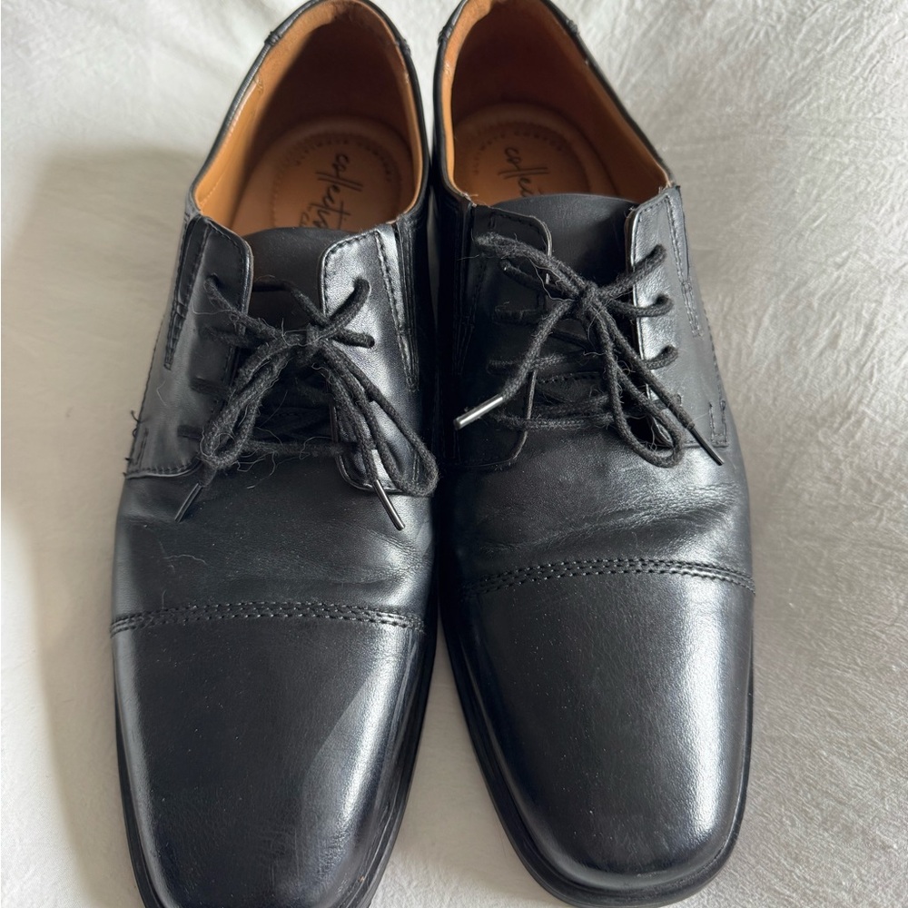 Clarks Men's Black Leather Oxfords